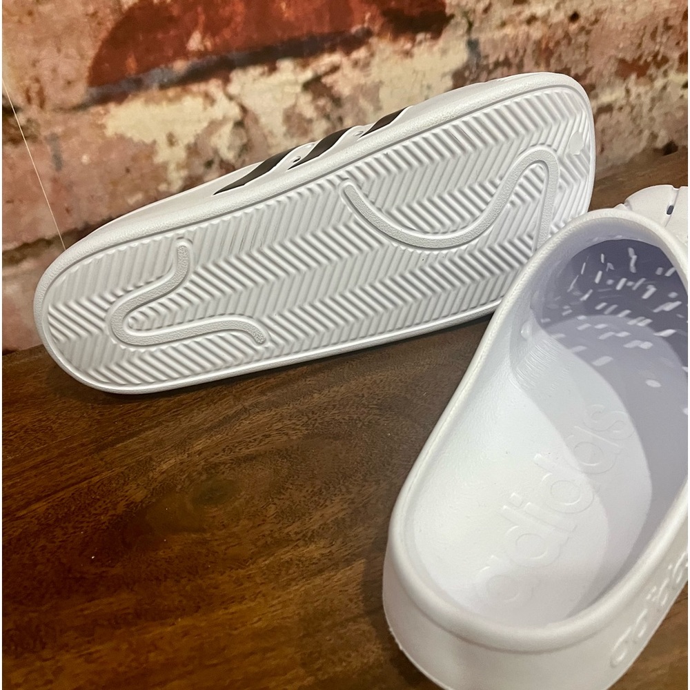 BRAND NEW ADIDAS ADILETTE CLOGS - Picture 5 of 5